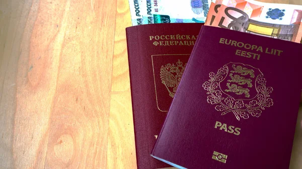 Dual citizenship of Estonia and russia — Stock Photo, Image