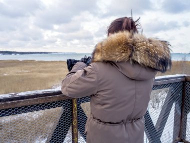 Genç turist kız ve Baltık se