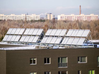 Çatıdaki güneş panelleri