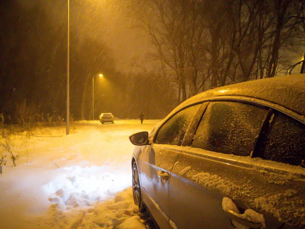 Ground parking cars after snowfall — Stock Photo, Image