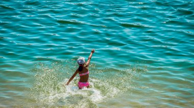 Yalnız çocuk kız çocuk 