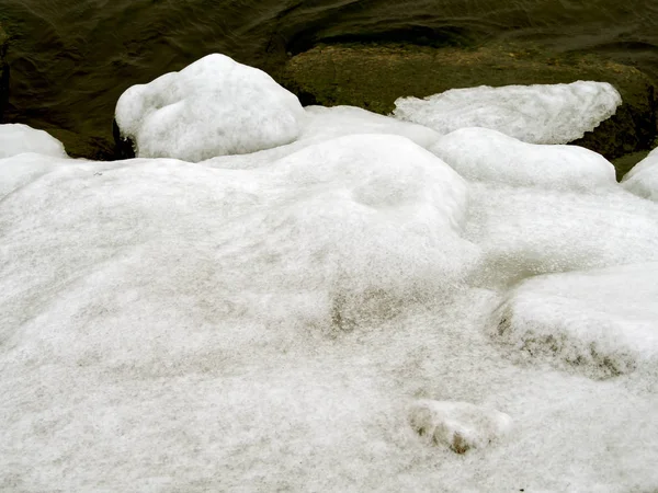 Kış aylarında suya buz — Stok fotoğraf