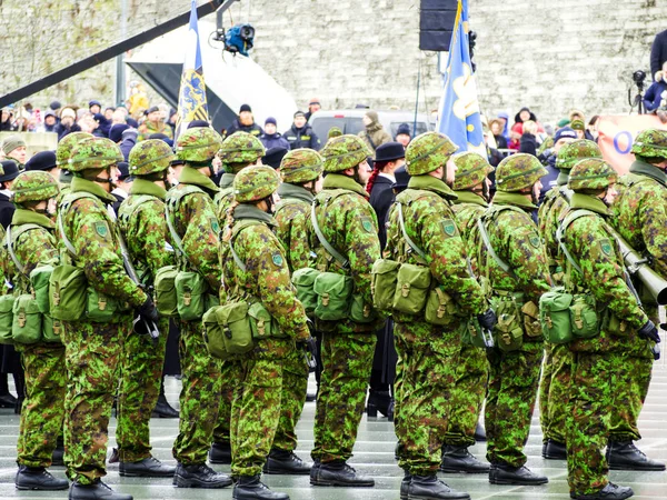 Militars Marchant dans les rues . — Photo