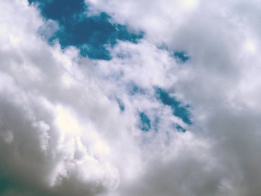 Bulutlu mavi gökyüzü  