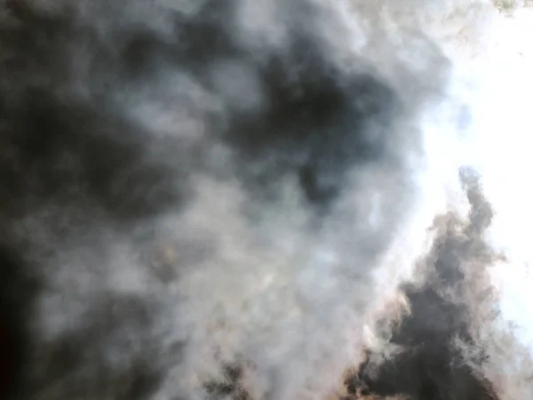 Helle Farben, Teilwolken — Stockfoto