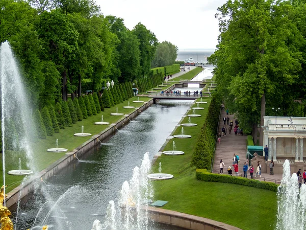 Peterhof'taki saraylar ve bahçeler — Stok fotoğraf