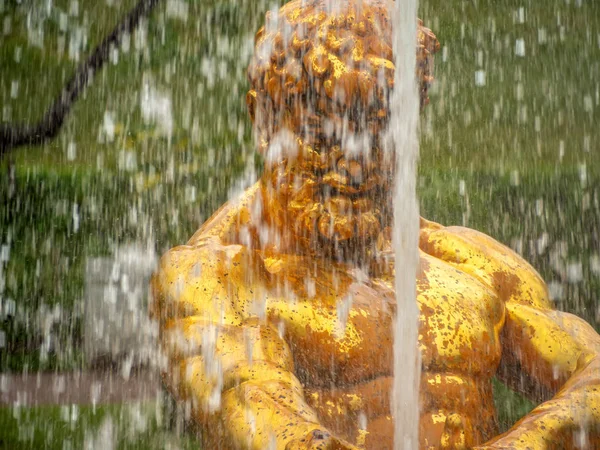 Palacios y jardines en Peterhof — Foto de Stock