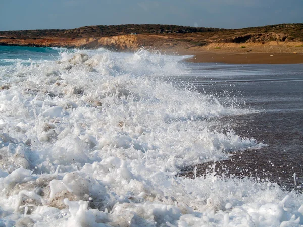 Güçlü dalgalar kırma — Stok fotoğraf