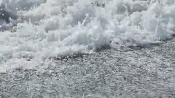 Olas aplastantes, playa — Vídeo de stock