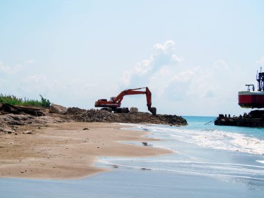 Eski kazıcı, deniz manzaralı.