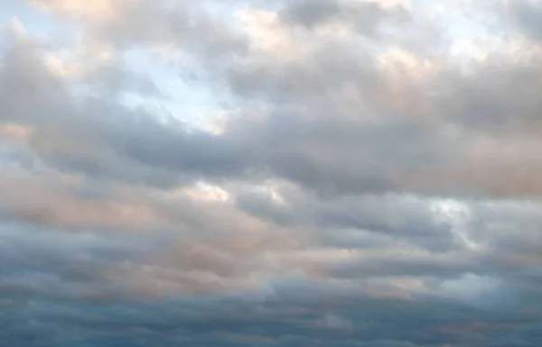 Nubes parciales. Puesta de sol —  Fotos de Stock