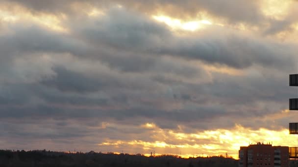 Часткові хмари. Захід сонця — стокове відео