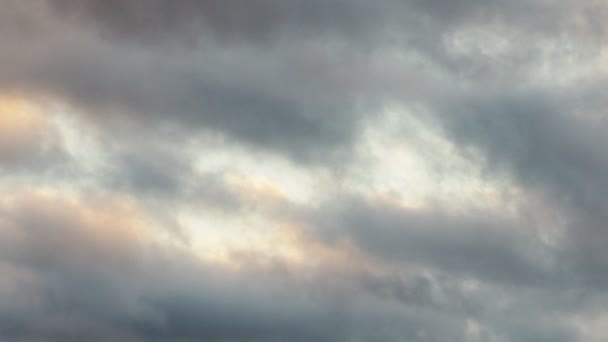 Delvise skyer. Solnedgang – Stock-video