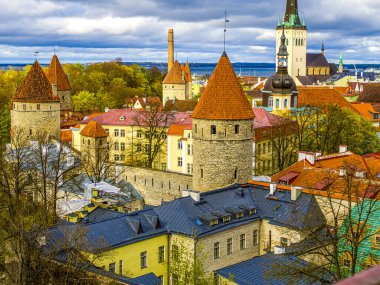 Tallinn 'deki kırmızı evler.