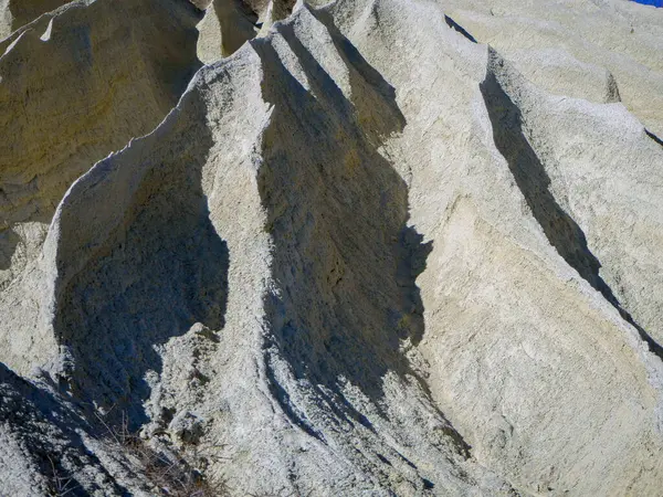 爱沙尼亚Rummu的废弃采石场 白色的沙子和石头堆积成山 石灰石采石场的侵蚀桑迪山 — 图库照片