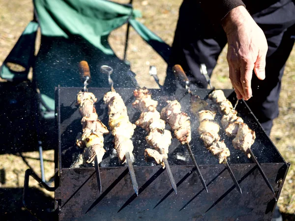 Glühend Heiße Holzkohle Zum Grillen Grillen Grillen Wald Hintergrund Warten — Stockfoto