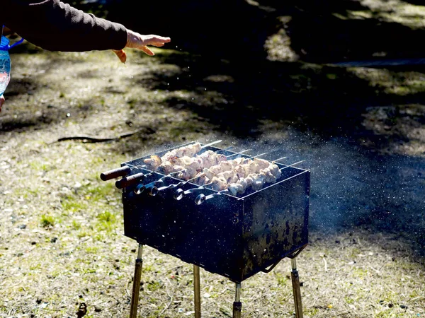 Grill mit Feuer — Stockfoto