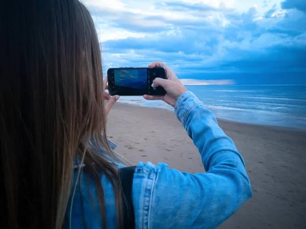 Beautiful Alone Girl Beach — Stock Photo, Image