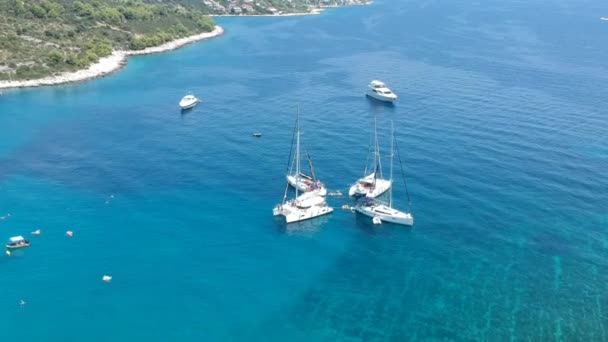 Fliegen Über Boote Der Nähe Labadusa Strand Insel Ciovo Kroatien — Stockvideo