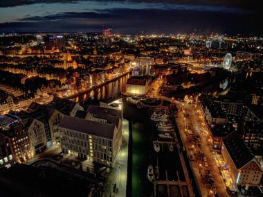 gece gdansk şehir ve marina