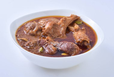 Koyun Kavurma, lezzetli et suyu veya kalın koyun etli sosu ve Hint baharat ve otlar pişmiş.