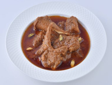 Koyun Kavurma, lezzetli et suyu veya kalın koyun etli sosu ve Hint baharat ve otlar pişmiş.