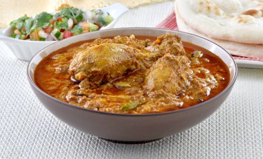 Tavuk Korma, lezzetli, baharatlı ve kalın tavuk sosu.
