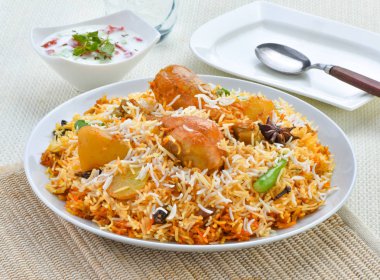 Lezzetli ve baharatlı tavuk Biryani