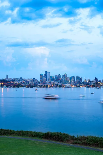 Gaz işleri Park Lake Birliği, Seattle, Washington State, ABD genelinde şehir manzarası