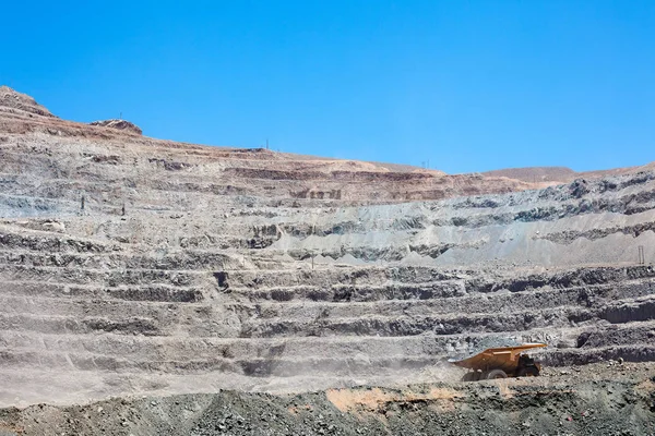 Enormi Dump Truck Una Miniera Rame Cielo Aperto Nel Nord — Foto Stock