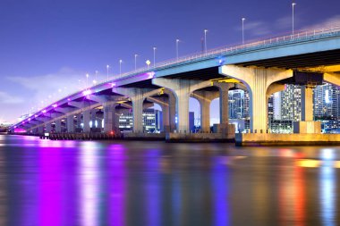 MacArthur Causeway Biscayne Bay, Miami, Florida, ABD üzerinden