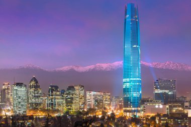 Arkada, Las Condes, Santiago de Chile Los Andes Dağları ile finans bölgesine manzarası