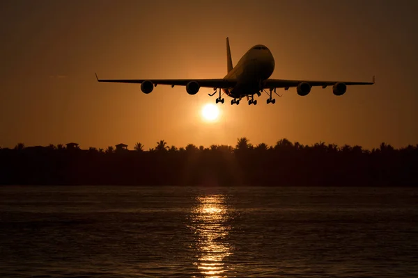Rendering Commercial Airplane Landing Take Sunset — Stock Photo, Image