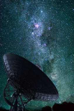 bir radyo teleskop univers işitme 3D render