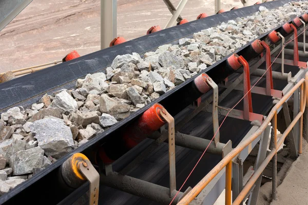 Matière Première Sur Tapis Roulant Avant Être Écrasé Mine Cuivre — Photo