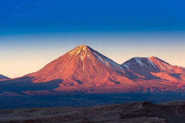 Licancabur yanardağ, günbatımı, San Pedro de Atacama, Atacama Çölü, Şili, Güney Amerika