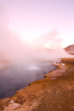 El Tatio Geysers, Atacama Çölü, Antofagasta bölgesi, Şili, Güney Amerika 4300m yükseklikte doğal kaplıca Havuzu