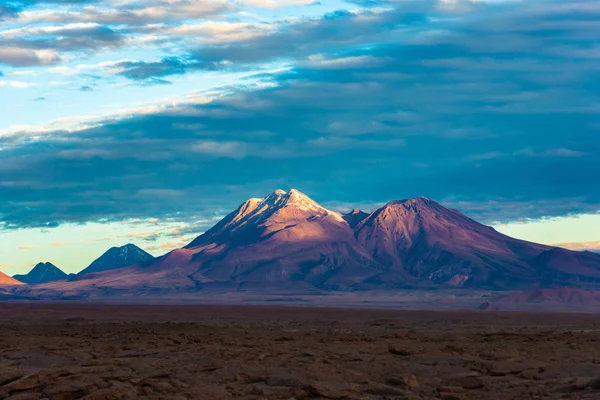 Gün Batımında Atacama Çölü Ndeki Volkan San Pedro Atacama Atacama — Stok fotoğraf