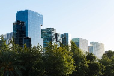 Nueva Las Condes, Las Condes bölgesi, Santiago de Chile 'de ofis binaları silueti