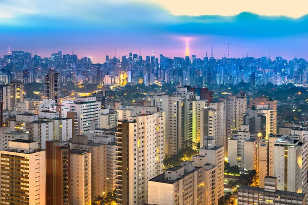 Alacakaranlıkta Sao Paulo Silueti Brezilya Güney Amerika — Stok fotoğraf
