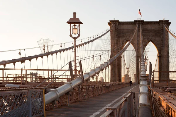 ニューヨーク州ブルックリン橋に自転車と歩行者専用レーン — ストック写真