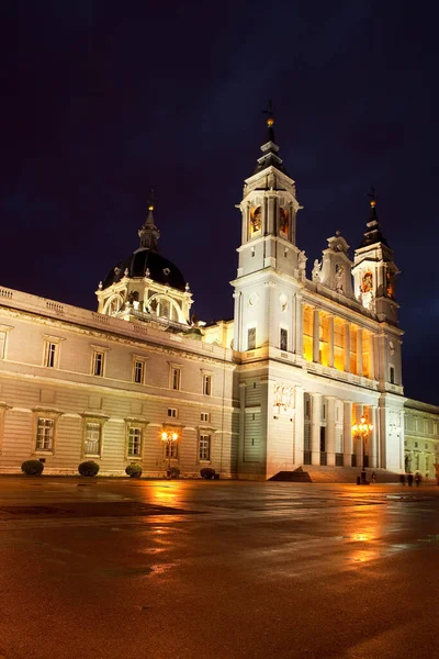 Een Avond Uitzicht Kathedraal Van Almudena Madrid Spanje — Stockfoto