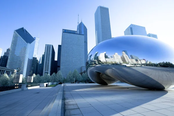 Чикаго Штат Іллінойс Сша Лінія Будівель Відображена Хмарних Брамах Парку — стокове фото