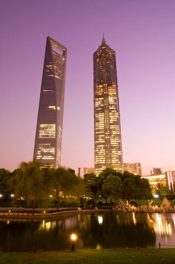 Merkez Greenfield, Pudong, Şangay, Çin, Asya - SWFC - Shanghai Dünya Finans Merkezi (solda) ve Jinmao Kulesi (sağda) alacakaranlıkta.