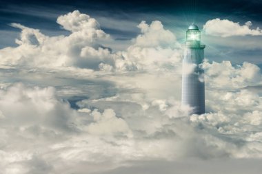 Bulutlar arasında bir deniz fenerinin kavramsal görüntüsünün 3 boyutlu yansıması