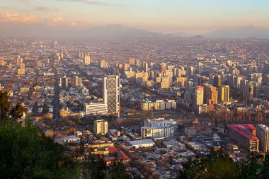 Santiago de Chile, Şili Bölgesi - Santiago şehir merkezinin panoramik manzarası.