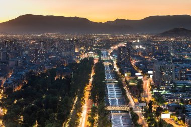 Şehir merkezindeki Mapocho Nehri ve Orman Parkı Patronato, Güzellik Sanatları ve Bellavista, Santiago, Şili