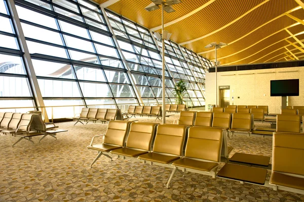 Asientos Vacíos Una Sala Espera Vacía Aeropuerto Internacional Shanghai Pudong — Foto de Stock