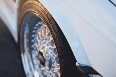 Jantlar araba alaşım tekerlek yakın çekim. Spor jantlar.