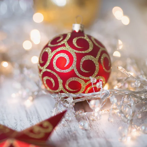 Brinquedo Natal Fundo Madeira Branco Com Luzes — Fotografia de Stock